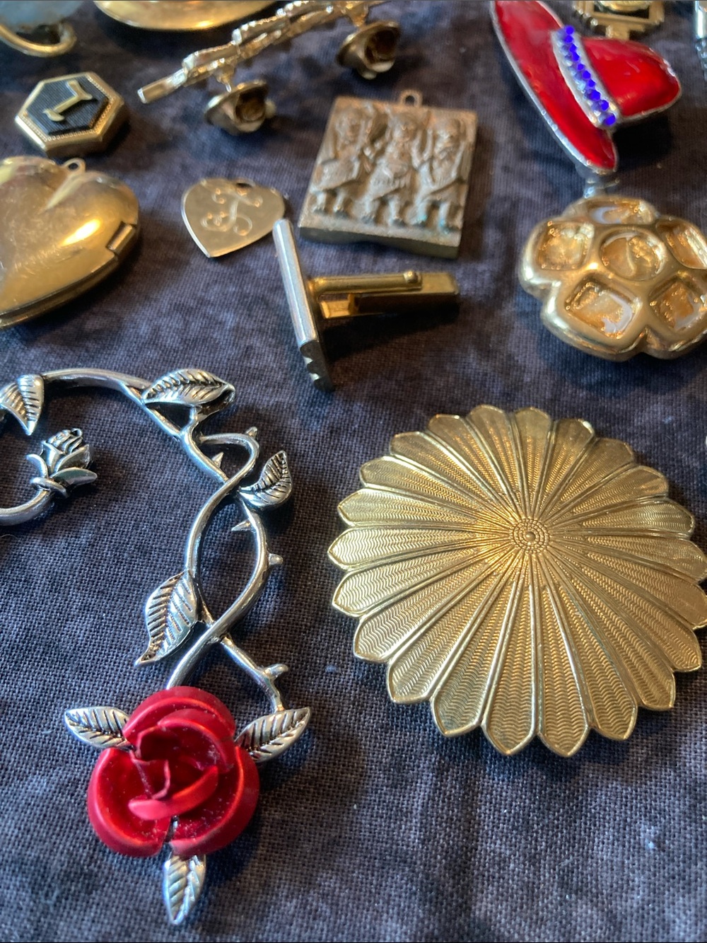 Junk Drawer Trinkets & Oddities cufflinks pins pendants etc - Picture 9 of 12